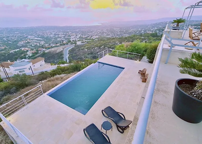 Sunset Palazzo Villa *